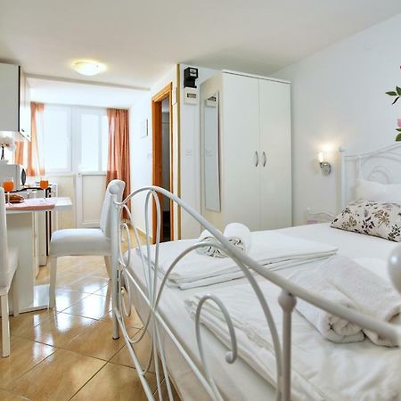 Studio Kristic, Cozy Studio With A Terrace Dubrovnik Exterior photo