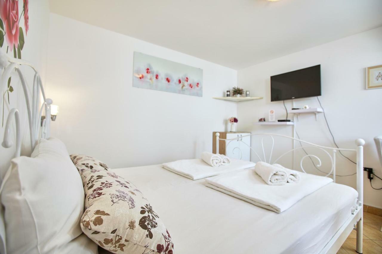 Studio Kristic, Cozy Studio With A Terrace Dubrovnik Exterior photo