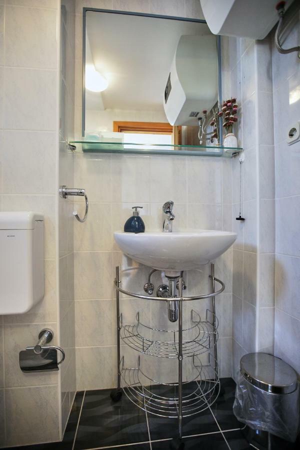 Studio Kristic, Cozy Studio With A Terrace Dubrovnik Exterior photo